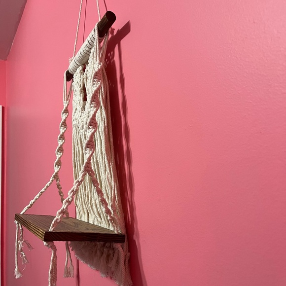 Macrame shelf decor - Picture 2 of 2